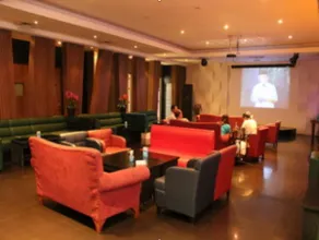 Pradipat Hotel - Image 2