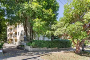 Unit With Balcony, Backyard and Parking Near Shops - Image 5