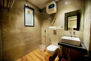 Room With Sofa and Smart TV Near Aerocity - Image 4