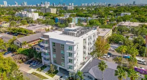 Stylish Condo, Walk to Dining, 5 Min to Beach - Image 3