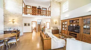 Agradable Villa junto al mar con piscina - Image 3