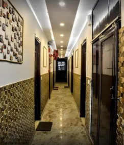 Hotel New Frontier, City Centre - Walk in Chandni Chowk & OLD Delhi Station - Image 2