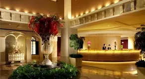 New Century Pujiang Hotel - Image 4