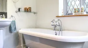 Pond Cottage - Image 2