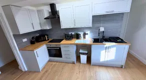 New 3 Bedroom Flat Close to Station - Image 4