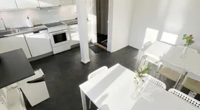 Central Large Double Room with free parking - Image 3