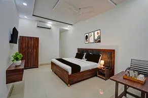 Hotel O Sector 110 Noida Formerly Luv Kush Tower Bhangel - Image 3