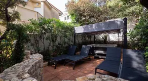 Apartment w/ spacious terrace - Image 5