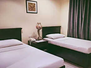 People's Hotel - Image 5