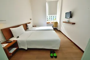 Whiz Hotel Malioboro Yogyakarta - Image 2