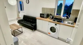 beautiful 3 bedroom apartment in cambridge sleeps 7 - Image 3