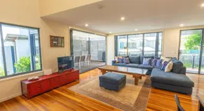 Warragi 5 - Sleeps 8 - Pool - Ocean Views - Image 3