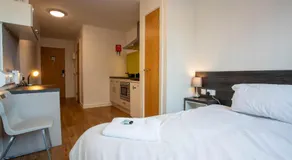 Modern Studio Apartment in Central Newcastle - Image 2