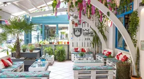 Regina Urban Beach Hotel - Image 2