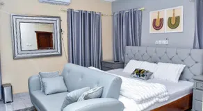 THE AFRICAN PALACE- Free Airport Pick up - High Speed Starlink WiFi - Car Rental - Image 2