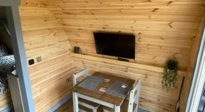 Pine Lodge Posh Glamping With Wood Fired Hot Tub & Big Lincolnshire Skies - Image 4