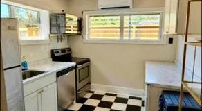 Central Tampa Hot Spot! - Image 4