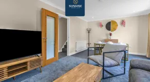 L1 - INVOICE and REDUCED PRICE only via SUNRISE SHORT LETS DUNDEE, Large 4 Bedroom House with 6 Beds and 3 bathrooms, TVs in each room, Free Parking, Fully Equipped, Local Amenities, Easy Ring Road Access, Special Rates and ONLY 9 Mins to STANNERGATE Port - Image 2