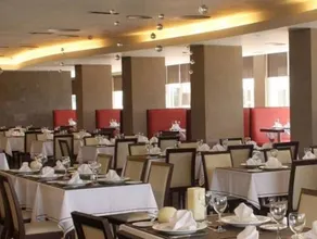 Rayentray Grand Hotel - Image 3