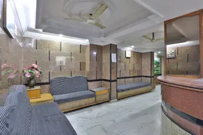 SPOT ON 39880 Hotel Decent - Image 5