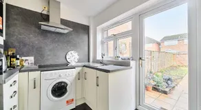 Five-Bedroom Home near Windsor and LEGOLAND, Free Parking - Image 2