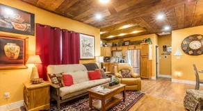 Stockyards 5 mins, New, Sleeps 8 Cedar House, TCU - Image 2