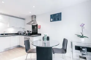 Roomspace Serviced Apartments - Capitol Square - Image 2