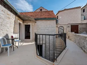 Snug Apartment in Pučišća near the Beach - Image 4