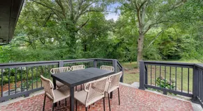 Elegant 5-Bedroom Luxury Haven - Image 3
