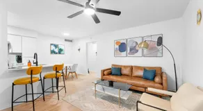 Central Hyde Park 2BR king suites close to UT, Moody Center, DT - Image 2