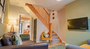 2 Bedroom Stylish Home In Central Worcester - Image 3