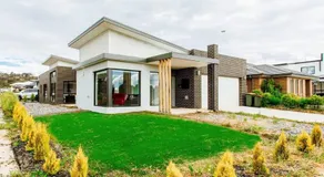 Bright and Chic House at Throsby with 4 Bedrooms - Image 3
