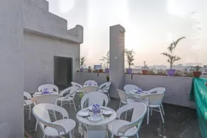Super Townhouse Amaraa Hotel Near Phoenix Palassio - Image 5