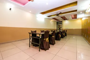OYO Flagship 12742 Vasundhra Heights - Image 2