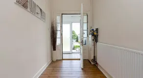 Edinburgh Bungalow Royal Infirmary Hospital Airport Free Moet And Parking B - Image 2