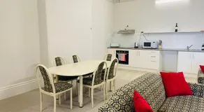 Seafield Tower Glenelg Apartment - Image 2
