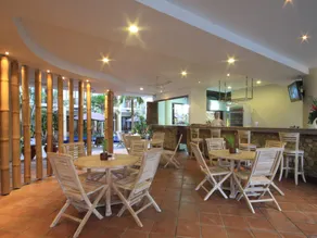 Suris Boutique Hotel - Image 2