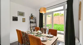 Croydon, victorian garden maisonette, free parking, Gatwick accessible - Image 2