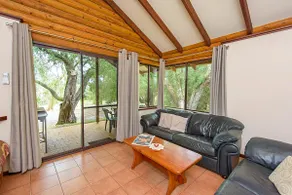 Banjine - Cozy Fireplace Escape in Yallingup - Image 2