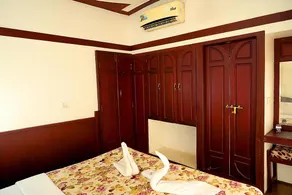 Aqua Jumbo Houseboat - Image 2