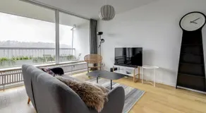 Modern 2 bedroom apartment with pool and gym - Image 2