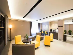 Home Inn Plus Beijing Guomao - Image 4