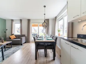 Luxurious Holiday Home With Parking - Image 3