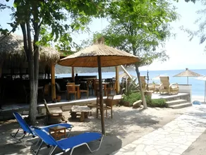 Lysistrata Bungalows - Image 2