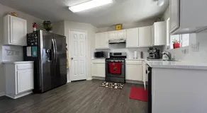 3BR, 2B - Near IAH - Family Ready, Spacious - Image 3