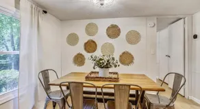 The Farmer's Cottage at Kings Crossing - Image 4