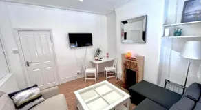 One bedroom flat SW8 - Image 2