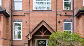 Silver Pines - 2BR - King Bed - 6 Guests - Wi-Fi - Free Parking - Image 3