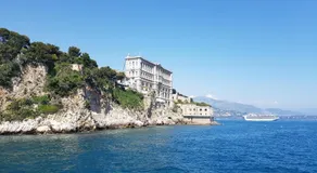 Plein coeur de Monaco, à 300 mètres à pied du port de Monaco, 4 pièces dans des escaliers vue mer exceptionnelle - Image 2