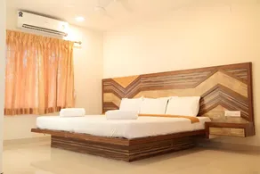 Annai in Saravana Bhavan Fine stay and Restaurant - Image 4
